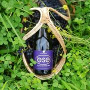ese-pinot-noir-with-grapes-and-clover-4-mp
