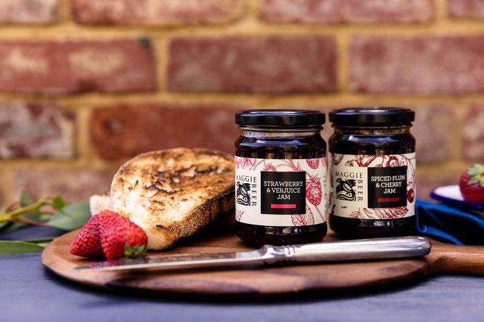A traditional preserve made with ripe, seasonal fruit. Spread generously onto toast, warm scones, crumpets or as a glaze for cakes. Made with hand selected  fruit for a truly wonderful flavour.